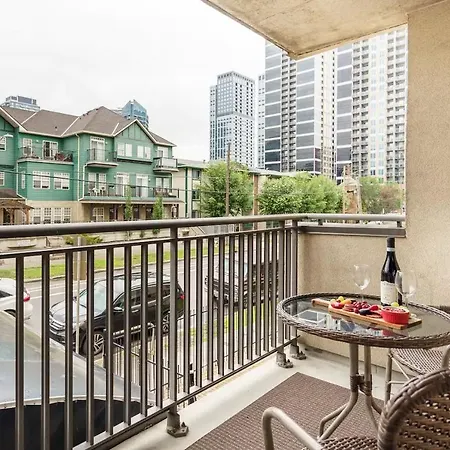 Entire Condo Downtown, Walk To Bmo & Stampede, Parking, 1,5 Hrs To Banff Calgary Exterior photo