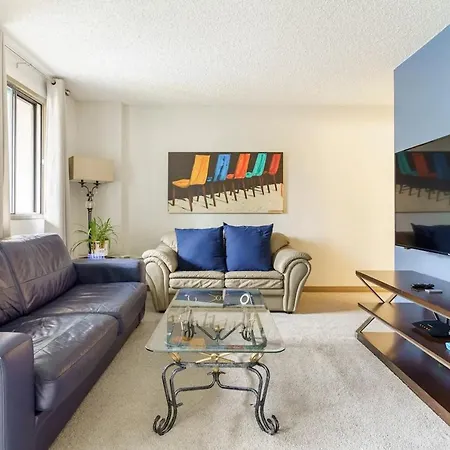 Entire Condo Downtown, Walk To Bmo & Stampede, Parking, 1,5 Hrs To Banff Calgary Exterior photo