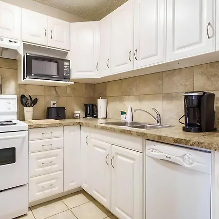 Entire Condo Downtown, Walk To Bmo & Stampede, Parking, 1,5 Hrs To Banff Calgary Exterior photo