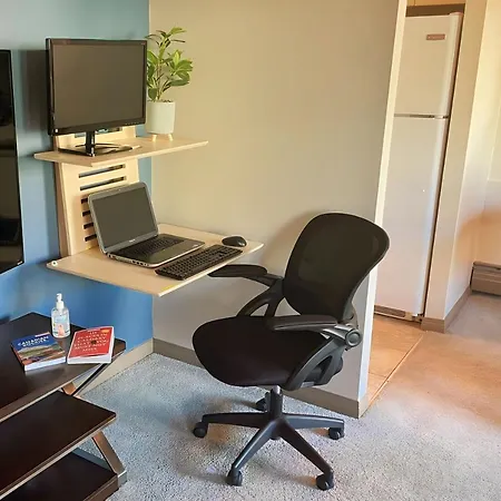 Entire Condo Downtown, Walk To Bmo & Stampede, Parking, 1,5 Hrs To Banff Calgary Exterior photo
