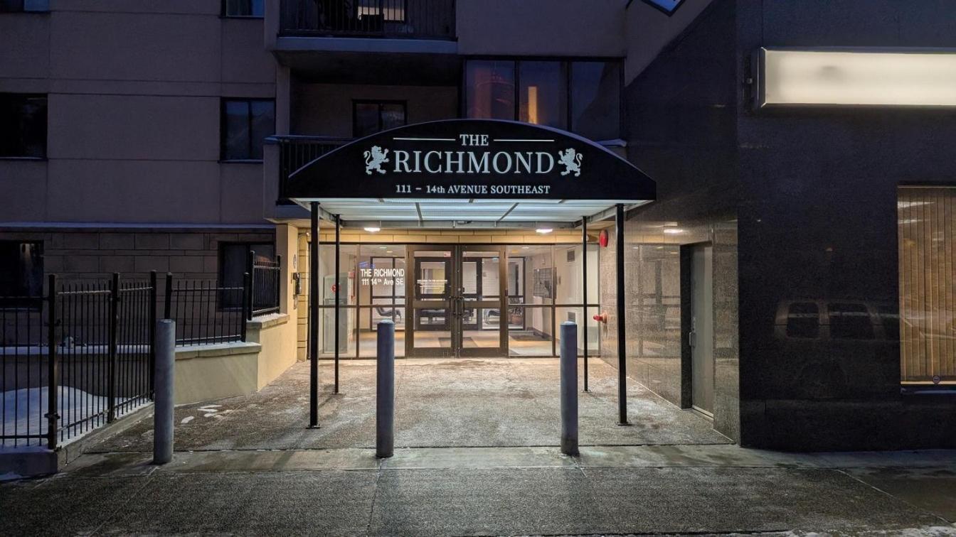 Entire Downtown, Walk To Bmo & Stampede, Parking, 1,5 Hrs To Banff *